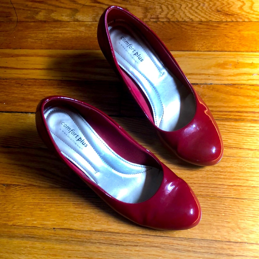 Comfort plus size 8 red patent leather pumps.